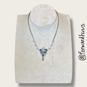 Vintage Mid-Century Rhinestone Necklace – Floral Cluster with Teardrop Pendant